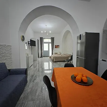 Apartment House Garibaldi Street *
