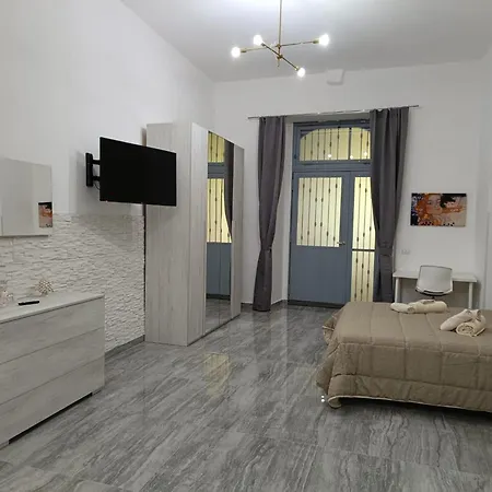 Apartment House Garibaldi Street *