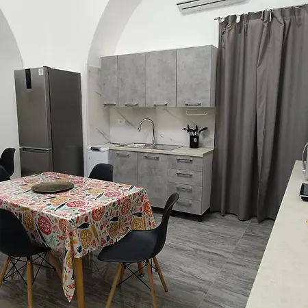 Apartment House Garibaldi Street *